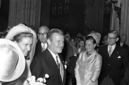 Huwelijk mej. M. van Lanschot en F. Houben in Den Bosch . Mejuffrouw van Lanscho, Bestanddeelnr 921-4737