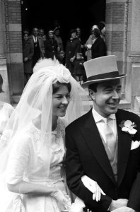 Huwelijk aceur Paul Cammermans met VVV-hostess Loesje van Toorn, Bestanddeelnr 914-1055