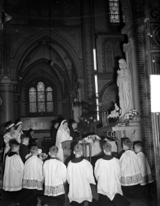Huwelijk Peerboom-Poies te Rotterdam In de kerk, Bestanddeelnr 903-2439
