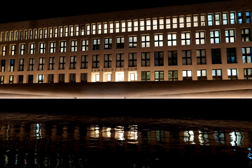 Humboldt Forum from Marx-Engels-Forum at night 2021-01-17 06