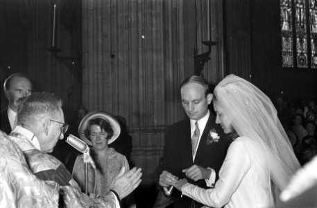 Huwelijk mejuffrouw M. van Lanschot en F. Houben in Den Bosch . Prinses Christin, Bestanddeelnr 921-4738