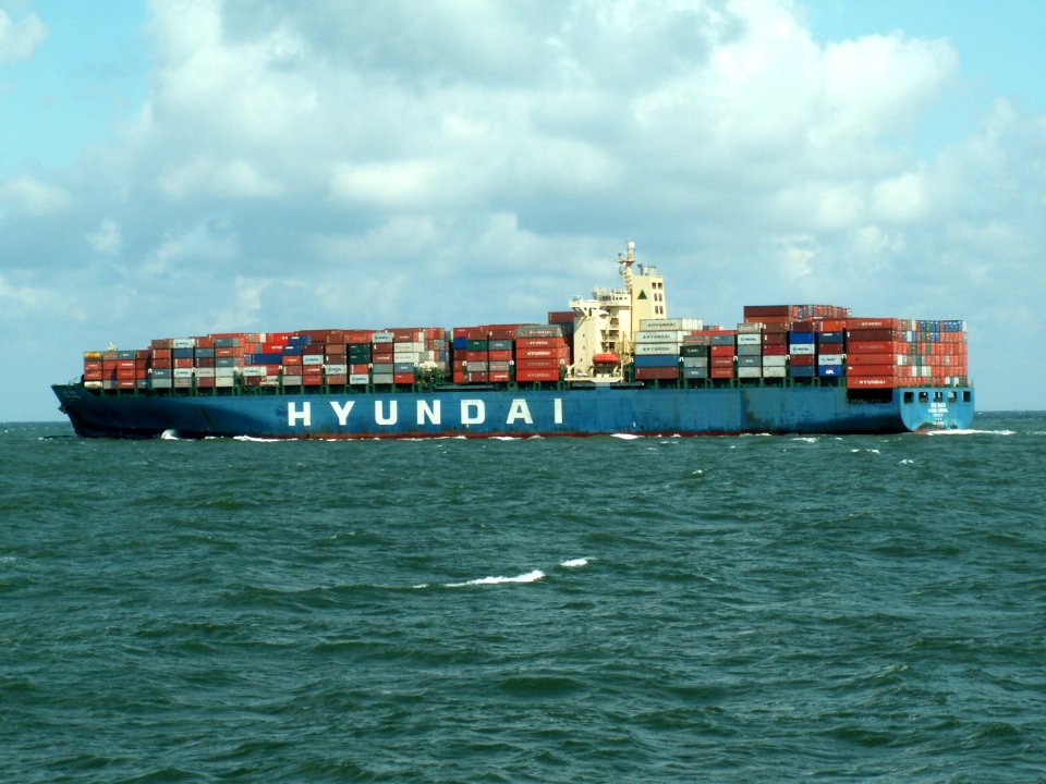 Hyundia General p3, leaving Port of Rotterdam, Holland 06-Aug-2005