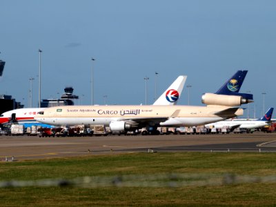HZ-AND - Saudi Arabian Airlines taxiing 29july2013 pic3