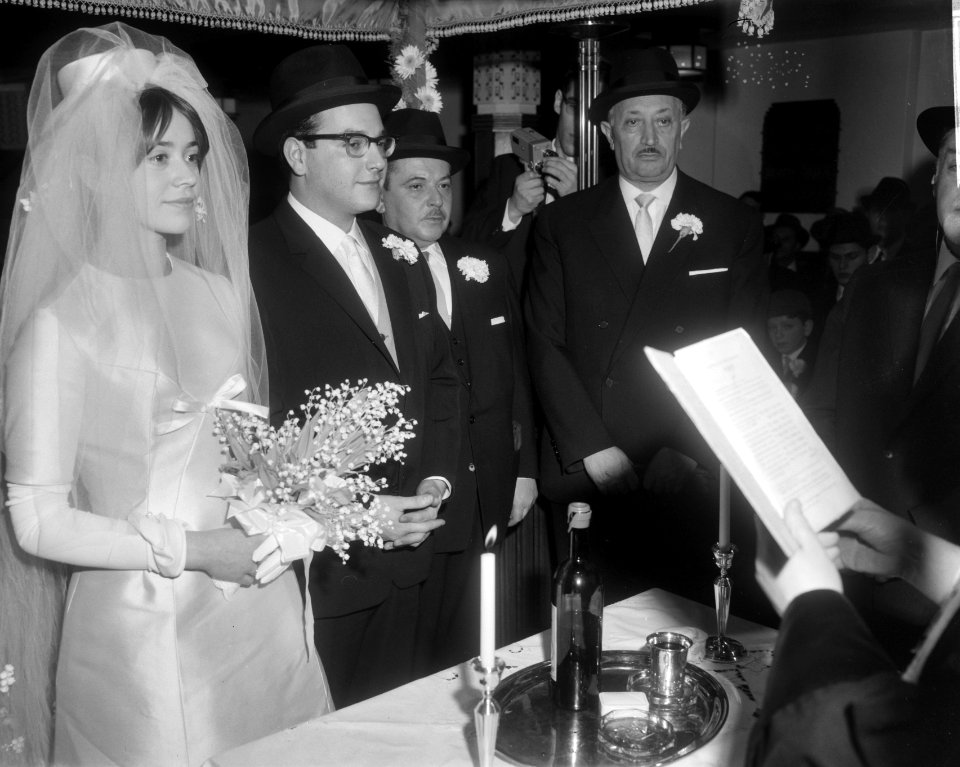 Huwelijk Paulinka Wiesenthal (dochter Simon Wiesenthal met Gerard Kreisberg in U, Bestanddeelnr 918-5812