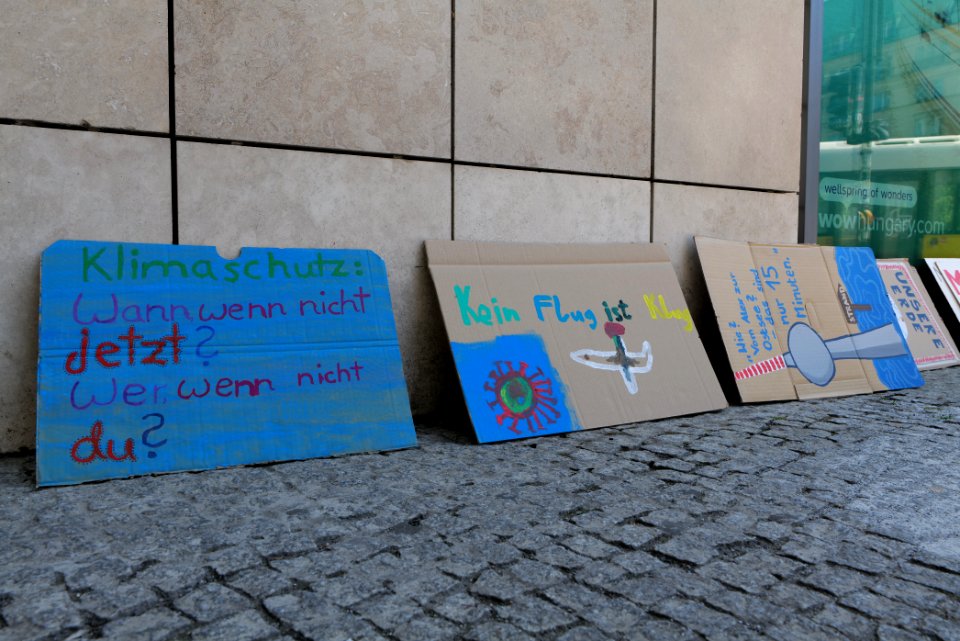 Human chain mobility protest Berlin 2020-06-02 16
