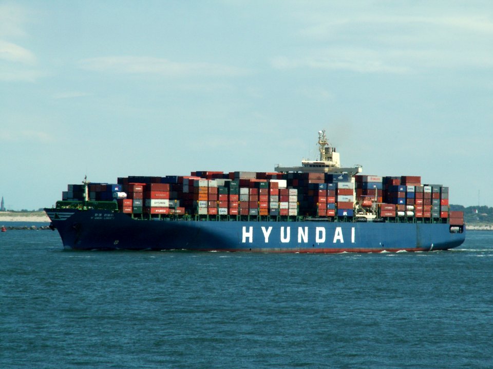 Hyundai Liberty - IMO 9110389 -, leaving Port of Rotterdam, Holland 08-Jul-2006