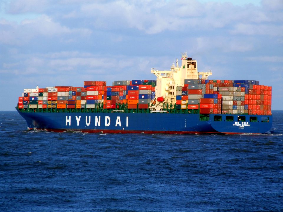Hyundai Shanghai pH, leaving Port of Rotterdam, Holland 10-Dec-2006
