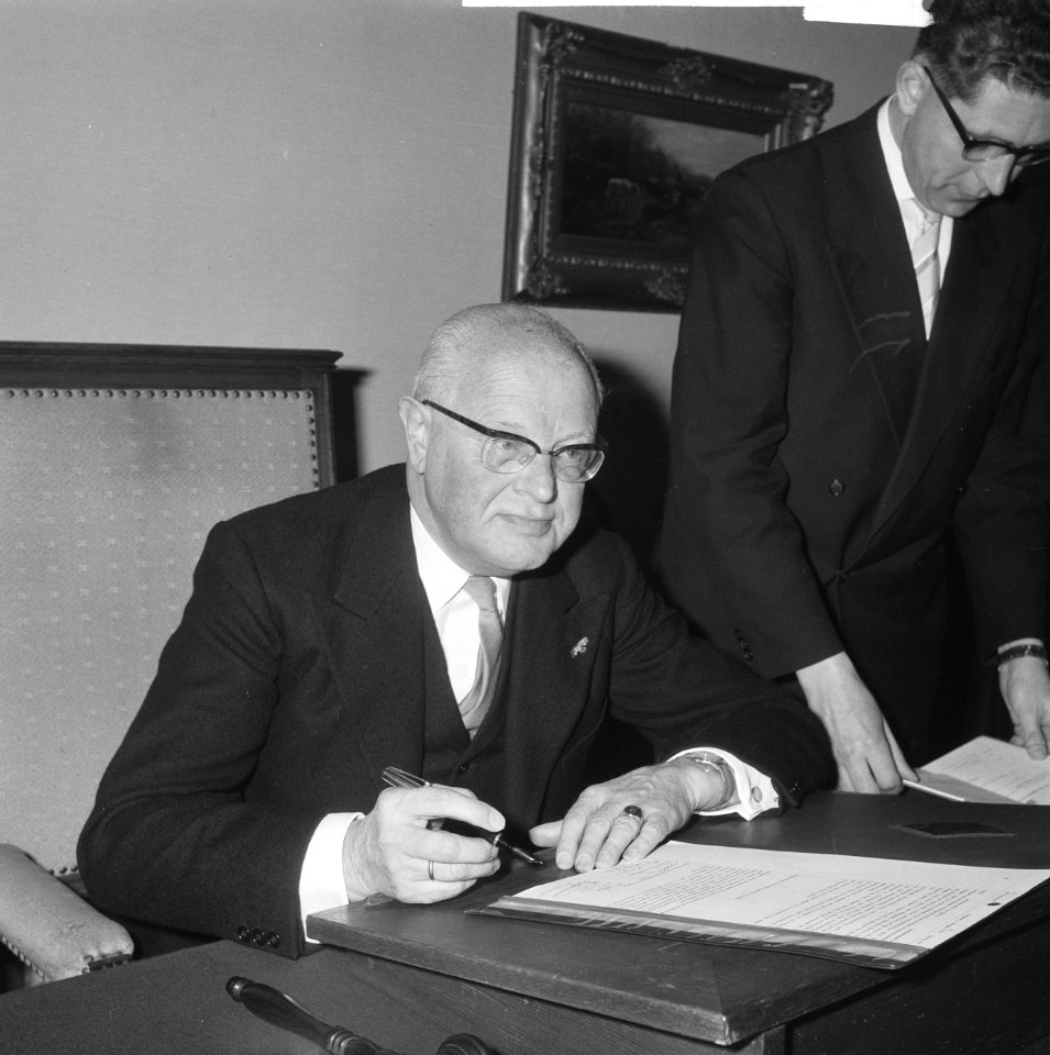 Huwelijk M.A.J. Romme met mejuffrouw E.F. Brambergers, Bestanddeelnr 913-8251