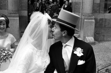Huwelijk aceur Paul Cammermans met VVV-hostess Loesje van Toorn, Bestanddeelnr 914-1053