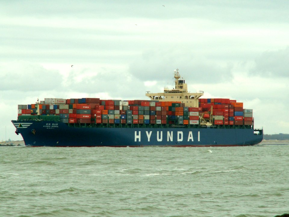Hyundai General IMO 9112284, leaving Port of Rotterdam, Holland 08-Apr-2006