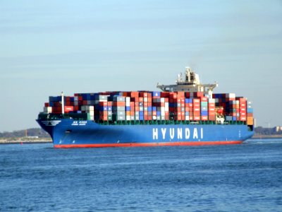 Hyundai Jakarta p3, leaving Port of Rotterdam, Holland 21-Feb-2005