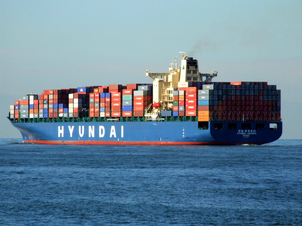 Hyundai Jakarta pB, leaving Port of Rotterdam, Holland 21-Feb-2005