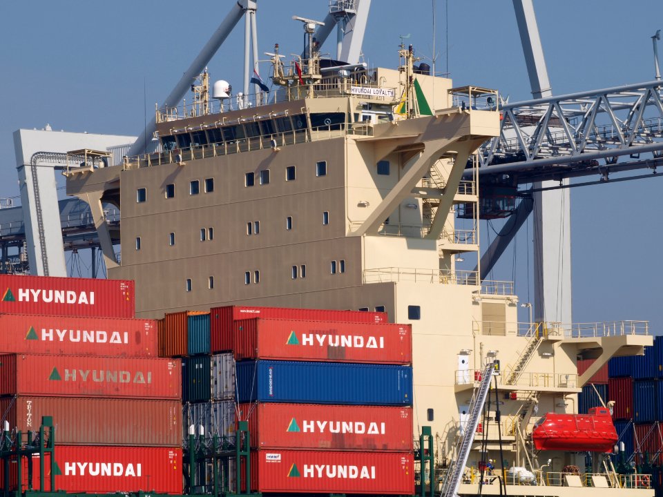 Hyundai Loyalty bridge Port of Rotterdam 21March2009