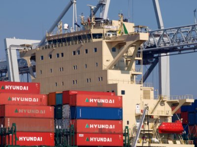 Hyundai Loyalty bridge Port of Rotterdam 21March2009