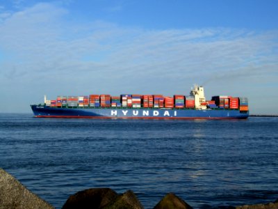 Hyundai Jakarta p8, leaving Port of Rotterdam, Holland 21-Feb-2005