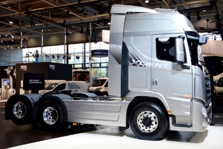 Hyundai Xcient 6x2 tractor 2014. Spielvogel 2