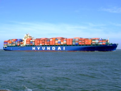 Hyundai Bangkok p8 approaching Port of Rotterdam, Holland 19-Apr-2007