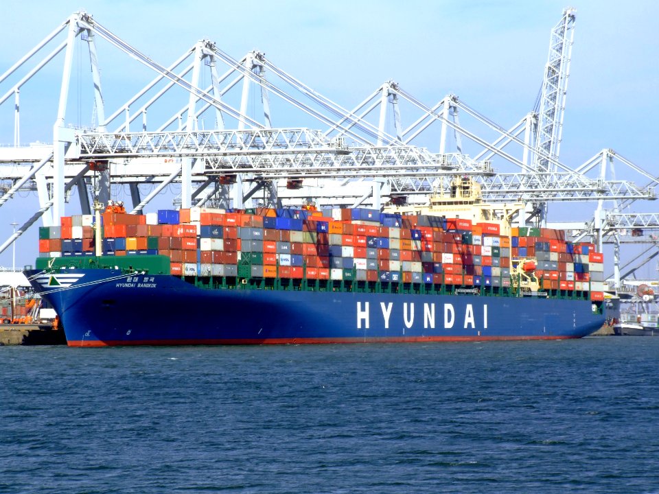 Hyundai Bangkok Amazonehaven, at the Amazone harbour, Port of Rotterdam, Holland 19-Apr-2007