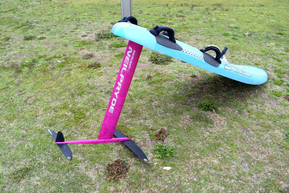 Hydrofoil on windsurf board