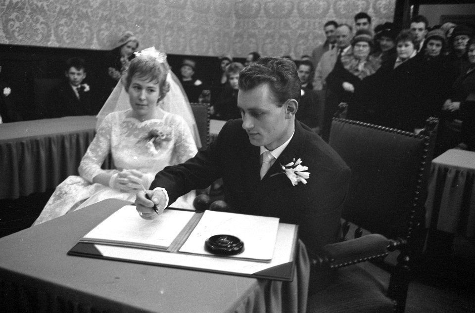 Huwelijk Henk Nijdam met C. Weijers in Hillegom, Bestanddeelnr 913-4421