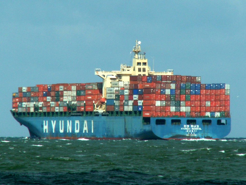 Hyundai General (IMO 9112284) astern p2, leaving Port of Rotterdam, Holland 06-Aug-2005