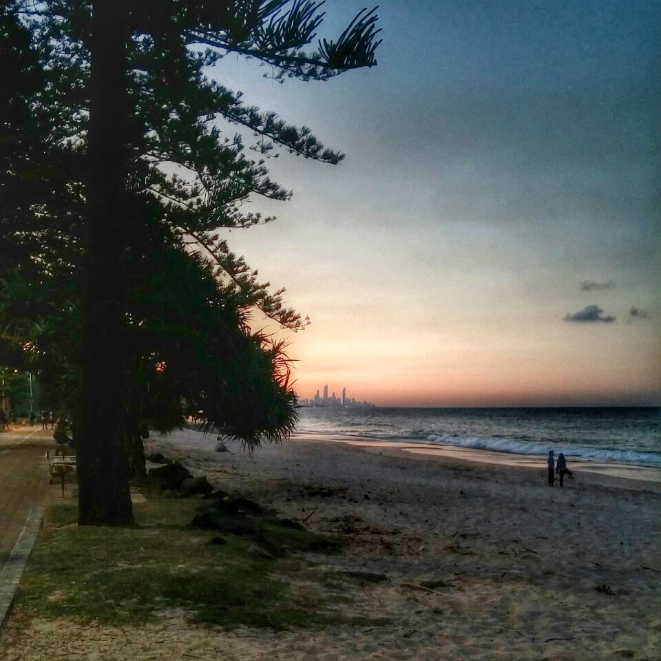 Burleigh heads sea horizon