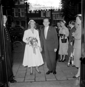 Huwelijk Kitty Janssen met heer J. van der Toorn, Bestanddeelnr 905-8404