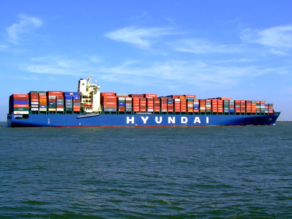 Hyundai Bangkok pC approaching Port of Rotterdam, Holland 19-Apr-2007