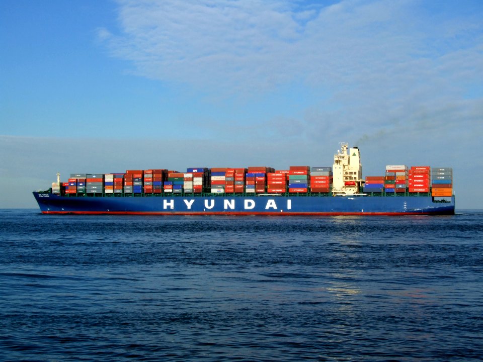 Hyundai Jakarta p9, leaving Port of Rotterdam, Holland 21-Feb-2005