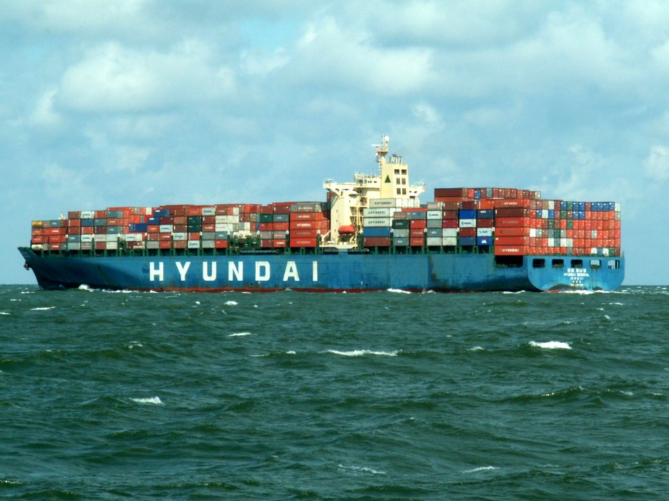 Hyundai General 06Aug05 NW portstern, leaving Port of Rotterdam, Holland 06-Aug-2005