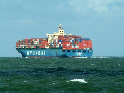 Hyundia General astern, leaving Port of Rotterdam, Holland 06-Aug-2005