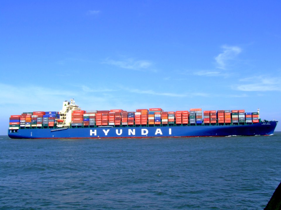 Hyundai Bangkok pA approaching Port of Rotterdam, Holland 19-Apr-2007