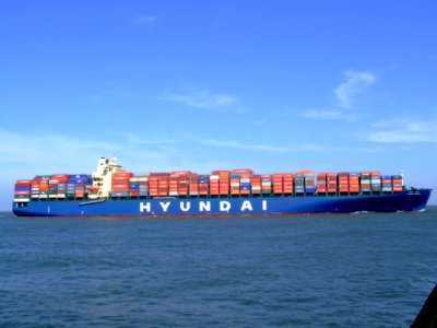 Hyundai Bangkok pA approaching Port of Rotterdam, Holland 19-Apr-2007