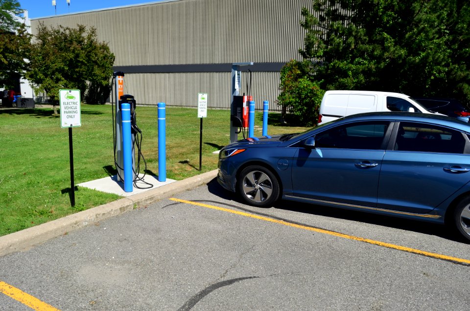 HyundaiAutoCanadaEVCharging