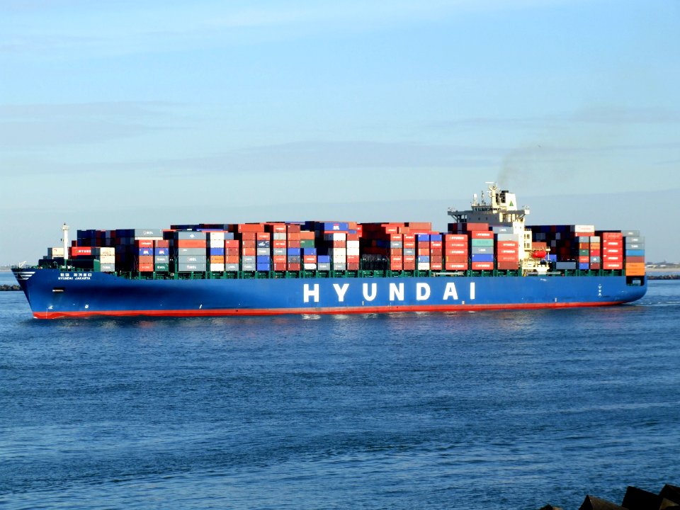 Hyundai Jakarta p7, leaving Port of Rotterdam, Holland 21-Feb-2005