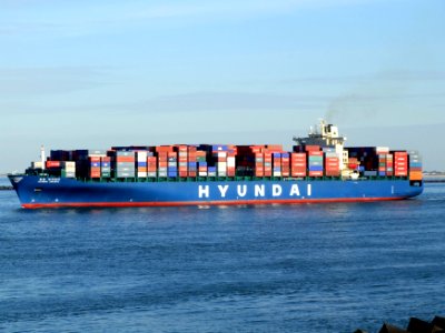 Hyundai Jakarta p7, leaving Port of Rotterdam, Holland 21-Feb-2005
