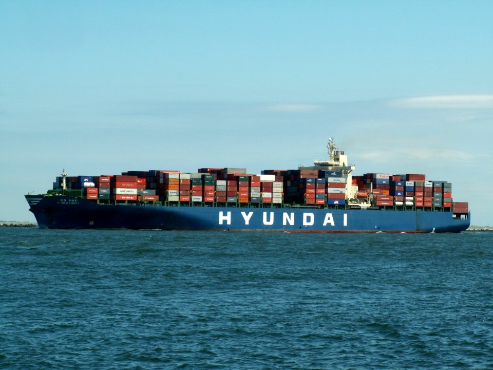 Hyundai Liberty p3, leaving Port of Rotterdam, Holland 08-Jul-2006