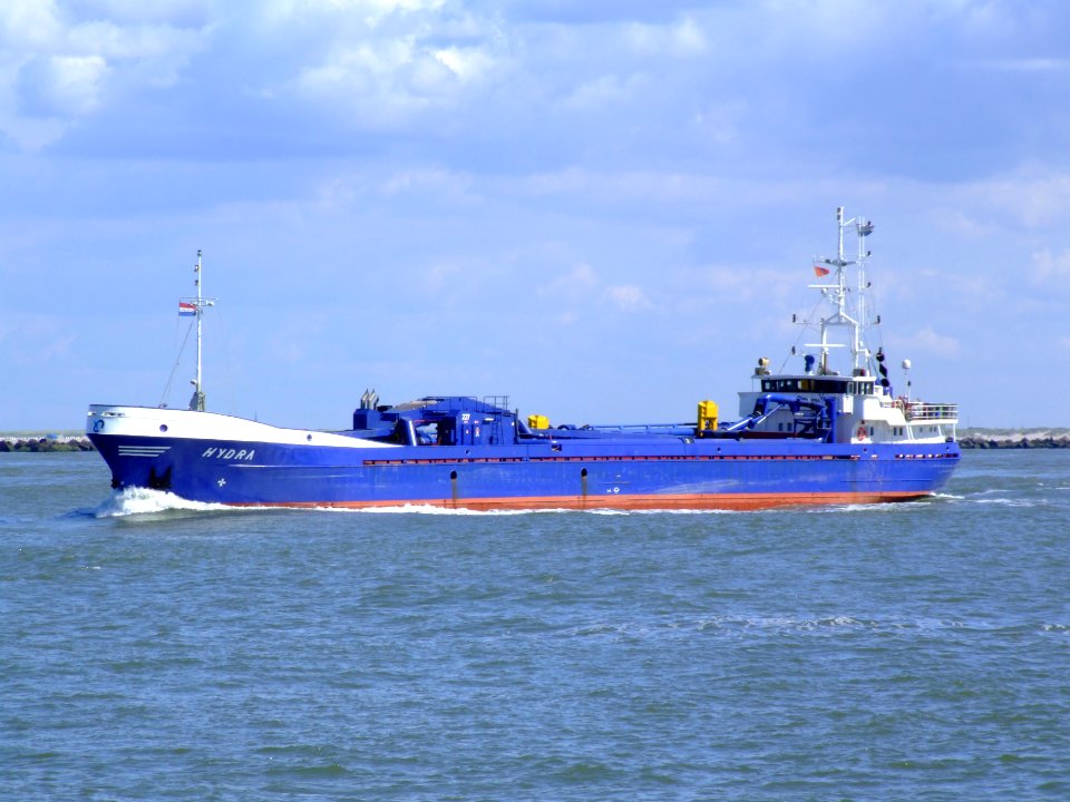 Hydra IMO 7501560 leaving Port of Rotterdam, Holland 29-Aug-2007