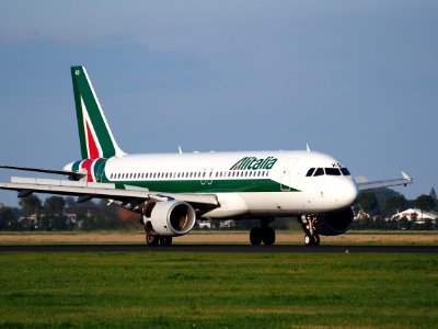 I-BIKO Alitalia Airbus A320-214 - cn 1168 landing pic2