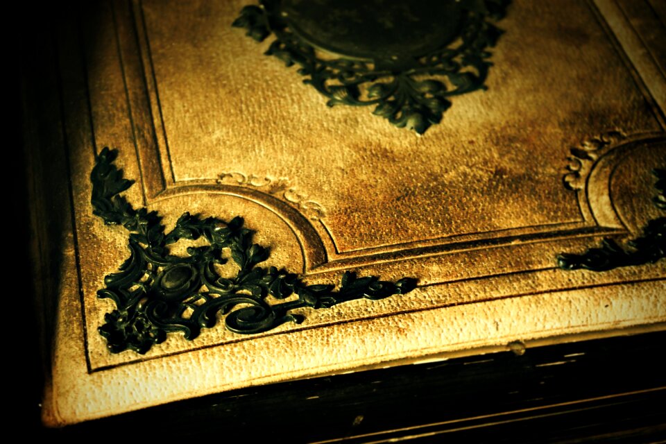 Decoration last century literature