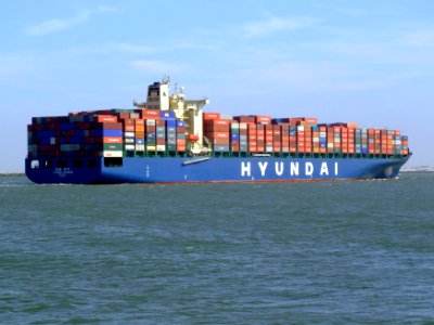 Hyundai Bangkok pD approaching Port of Rotterdam, Holland 19-Apr-2007