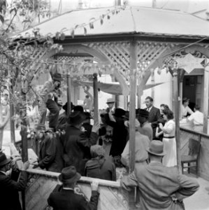 Huwelijksvoltrekking onder een 'choepa', vermoedelijk in Haifa, Bestanddeelnr 255-0290