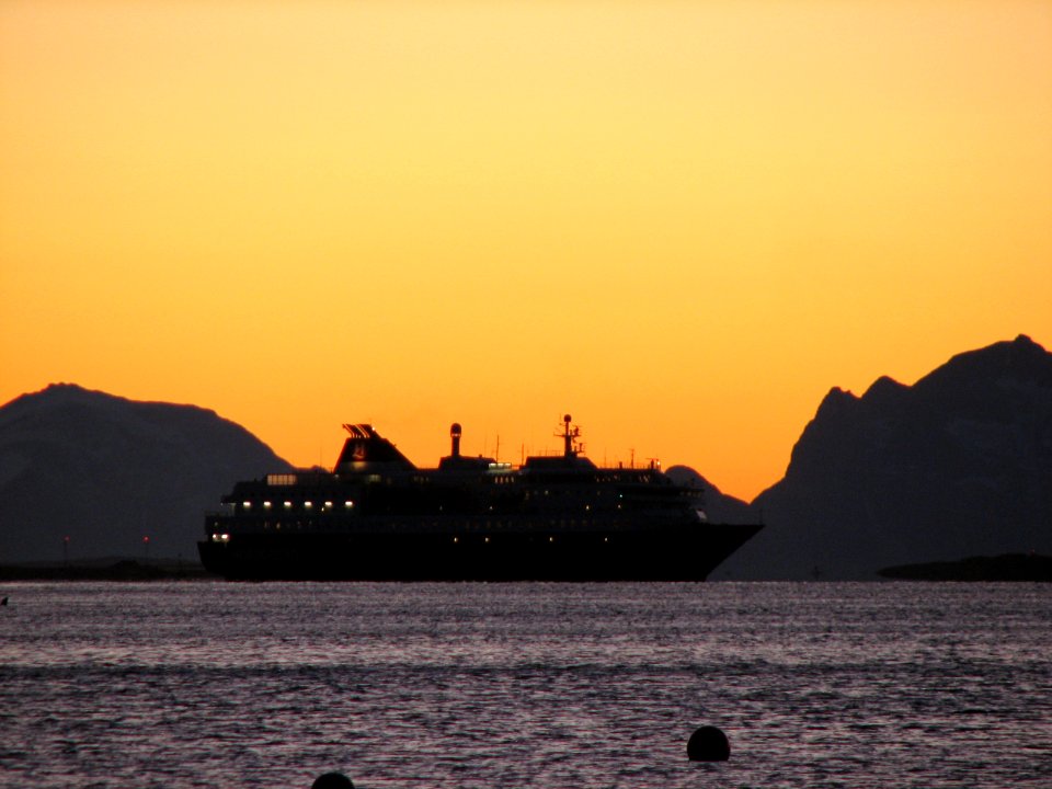 Hurtigruten Nordlys forlater Bodø