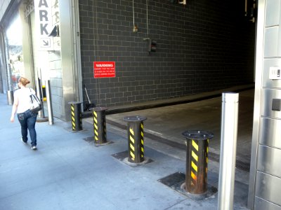 Hydraulic bollards up TWC 60 jeh
