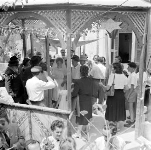 Huwelijksvoltrekking onder een 'choepa', vermoedelijk in Haifa, Bestanddeelnr 255-0305