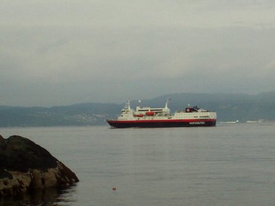 Hurtigruten in Trondheim Fjord