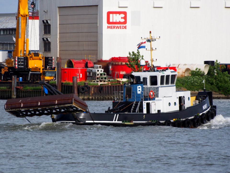 Husky - ENI 02320294 on the Nieuwe Maas river, pic5