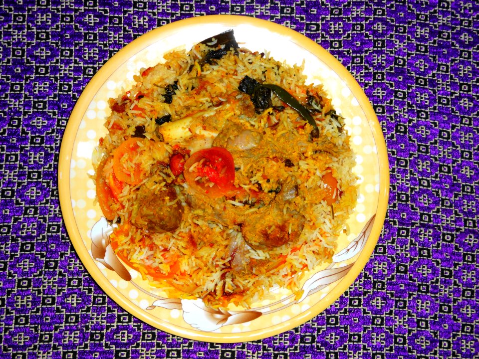 Hyderabadi Kachay Gosht Ki Biryani