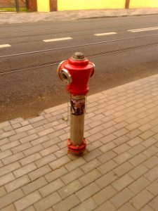 Hydrant na ulicy Sienkiewicza w Toruniu widziany z góry