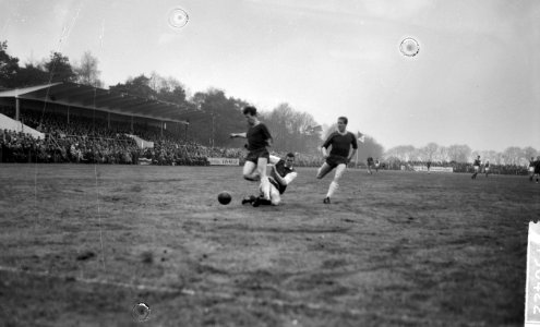 HVC tegen Haarlem Spelmoment voor Haarlemse doel, Bestanddeelnr 915-0422